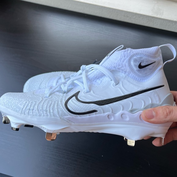 Nike Alpha Huarache NXT
Men's Baseball Cleats - Picture 2 of 7